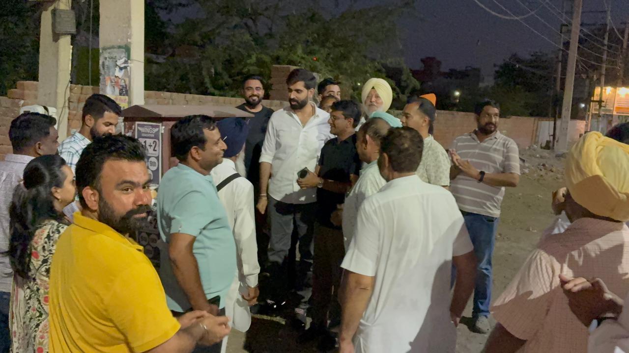 Bathinda: मेयर मेहता द्वारा ग्रीन सिटी रोड पर नई स्ट्रीट लाइटों का शुभारंभ