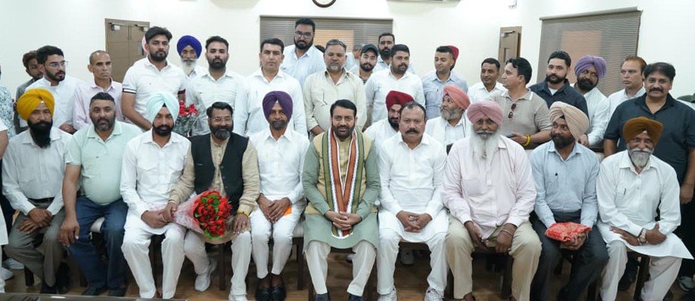 Chandigarh: मुख्यमंत्री श्री नायब सिंह सैनी ने पंजाब में सामाजिक संगठनों से संवाद के तहत नामदेव समाज से मुलाकात की