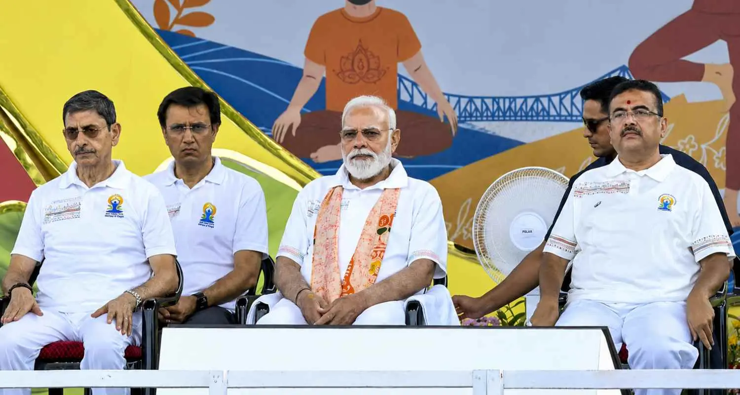 Kolkata: कोलकाता में योग दिवस का भव्य कार्यक्रम, पीएम मोदी बोले- योग जीवन की ऊर्जा का स्रोत