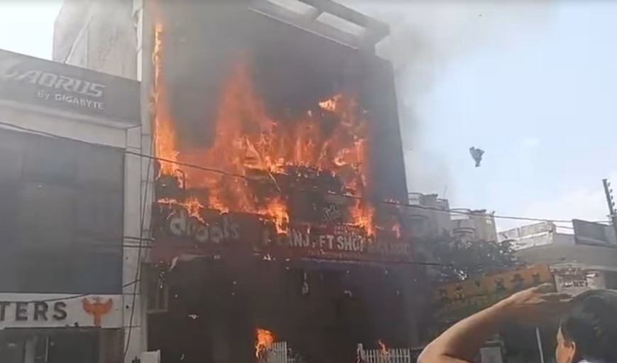 Lucknow: कोचिंग सेंटर में आग से कोहराम, लखनऊ में कई परिवारों पर टूटा दुखों का पहाड़