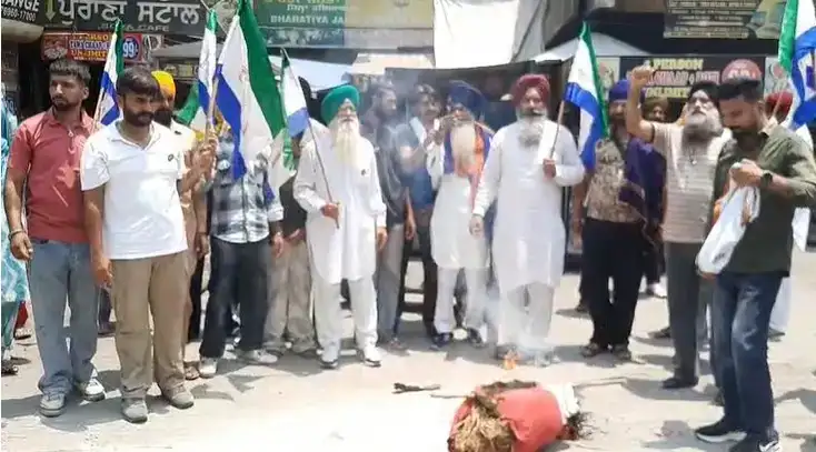 Chandigarh: पंजाब के 21 जिलों में किसानों ने भारत-अमेरिका ट्रेड डील के खिलाफ सड़कों पर उतरकर जताया विरोध