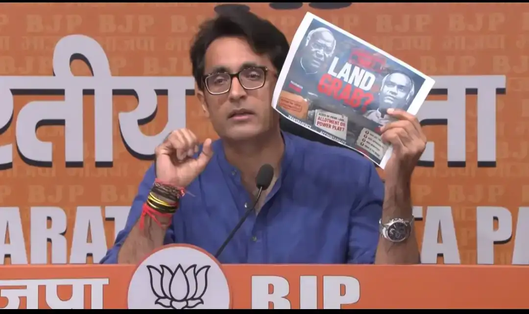 New Delhi: भाजपा ने मल्लिकार्जुन खरगे पर लगाया 19 एकड़ जमीन हड़पने का आरोप, सियासत गरमाई