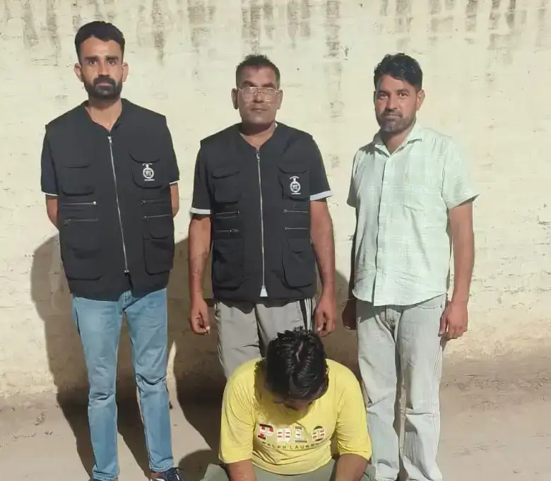 Sirsa: सिरसा में नशा तस्करों पर पुलिस का शिकंजा, महिला समेत 8 आरोपी गिरफ्तार