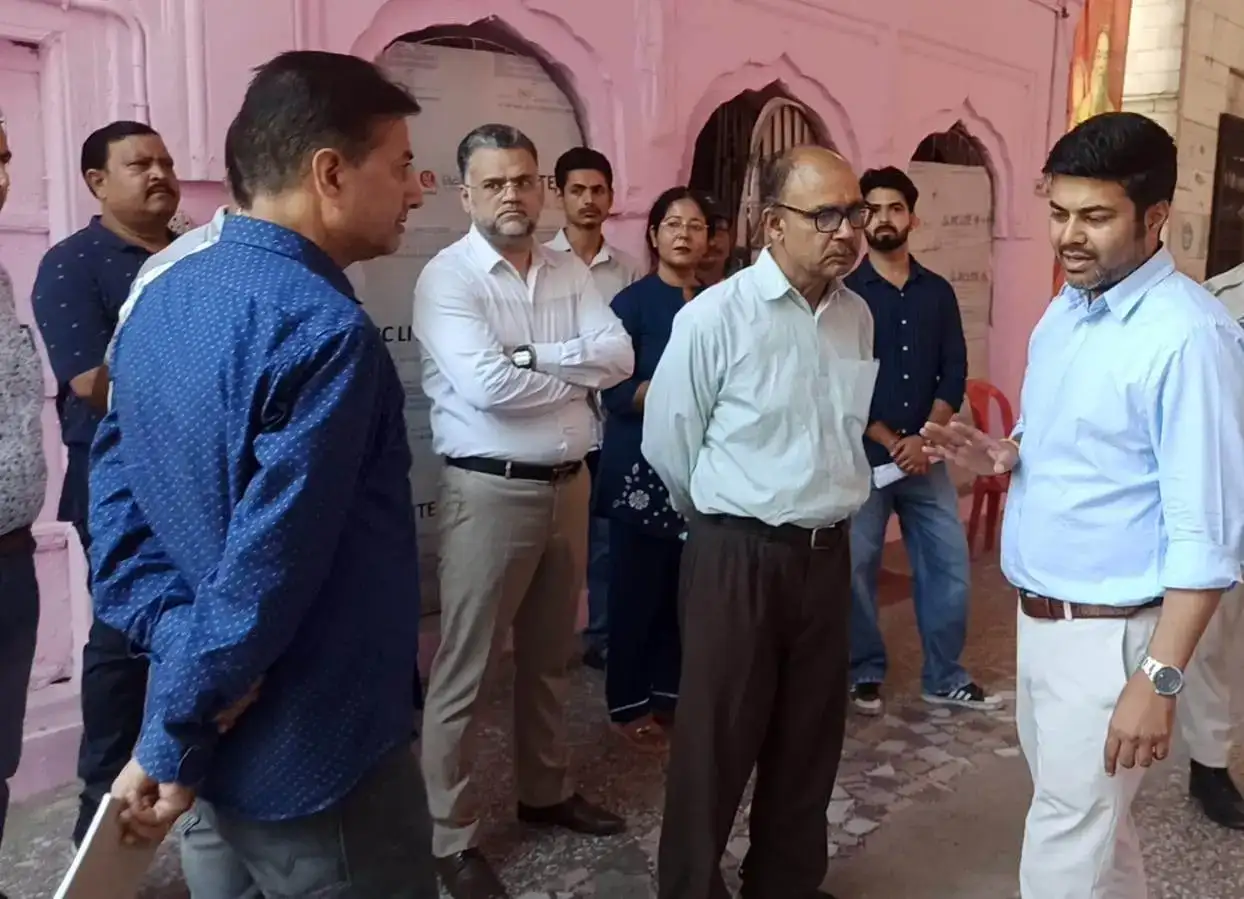 Jammu: अमरनाथ यात्रा की तैयारियों का जायजा लेने श्रीराम मंदिर पहुंचे नगर निगम आयुक्त