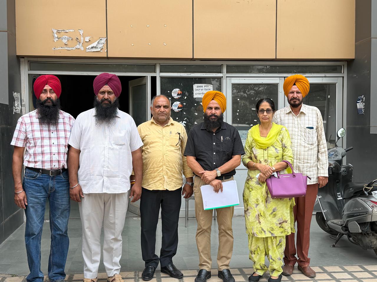 Mohali: एडिड स्कूल शिक्षकों का फूटा गुस्सा, वेतन भुगतान में देरी पर संघर्ष की घोषणा