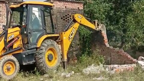 Hoshiarpur: होशियारपुर में नशा तस्करी से जुड़ी अवैध संपत्ति पर चला बुलडोजर, पंचायत भूमि से हटाया गया कब्जा