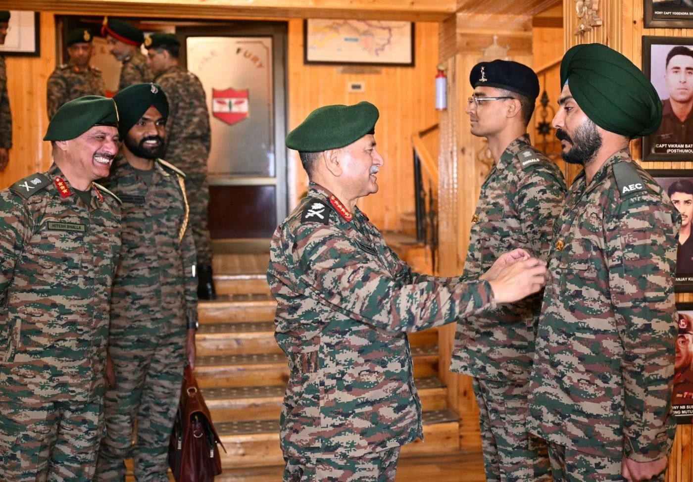 Ladakh: लद्दाख में सेना प्रमुख की समीक्षा, जनरल उपेंद्र द्विवेदी ने सैनिकों से सतर्क और मिशन-रेडी रहने का आह्वान