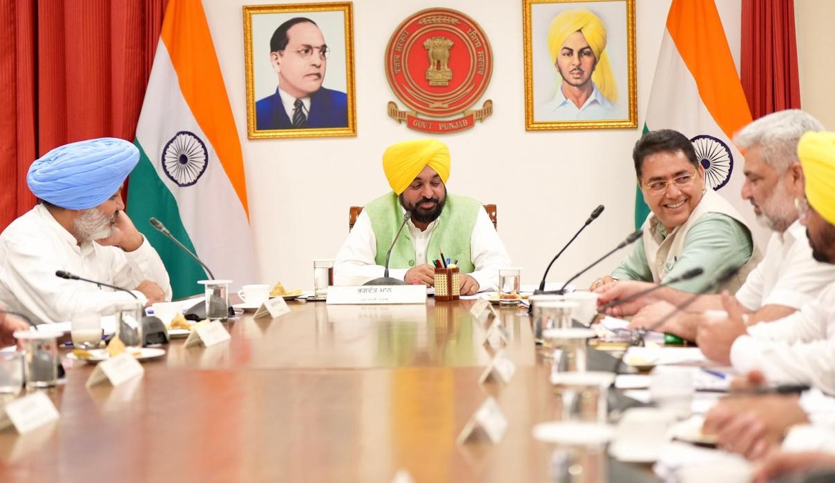 Chandigarh: चंडीगढ़ में लागू हुआ राइट टू बिजनेस एक्ट, अब सिंगल विंडो से मिलेंगी कारोबार की मंजूरियां