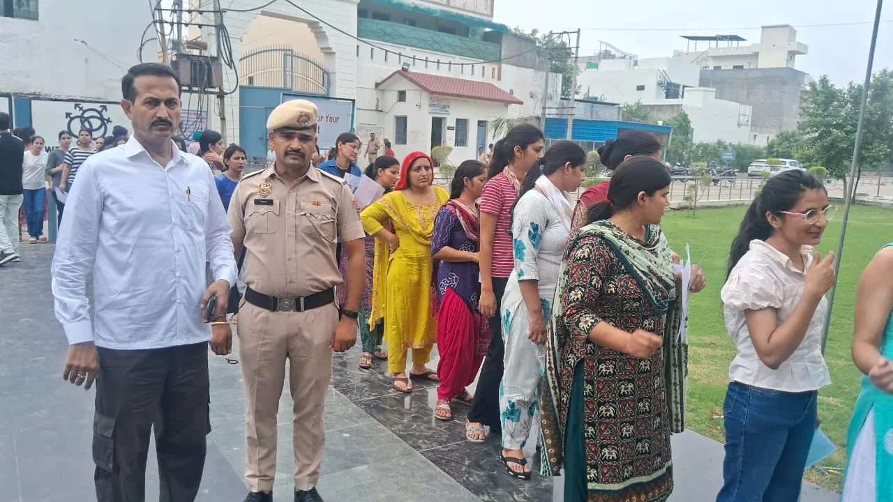 Sonipat: सोनीपत में शांतिपूर्ण संपन्न हुई HTET की परीक्षाएं, दूसरे दिन 9,807 अभ्यर्थी हुए शामिल