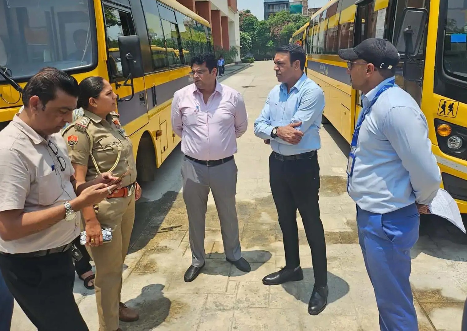 Gurugram: गुरुग्राम में स्कूल बसों की सुरक्षा जांच अभियान शुरू, 105 बसें जांची गईं