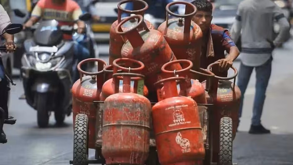 New Delhi: छोटे कारोबारियों के लिए राहत की तैयारी, जल्द आ सकता है 10 किलो का हल्का LPG सिलेंडर