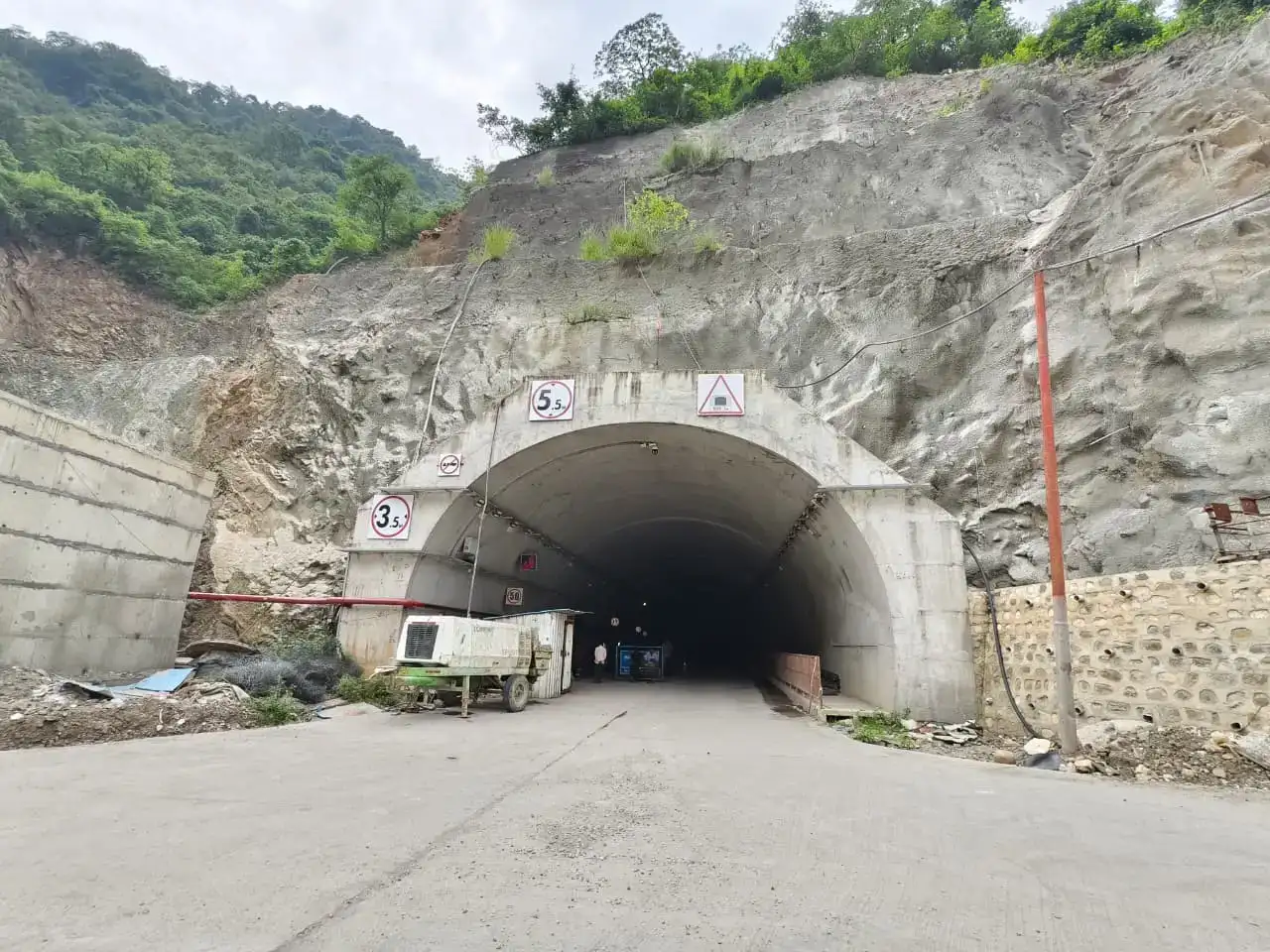 Dehradun: रुद्रप्रयाग में चारधाम यात्रा को मिलेगी रफ्तार, 900 मीटर सुरंग का काम पूरा