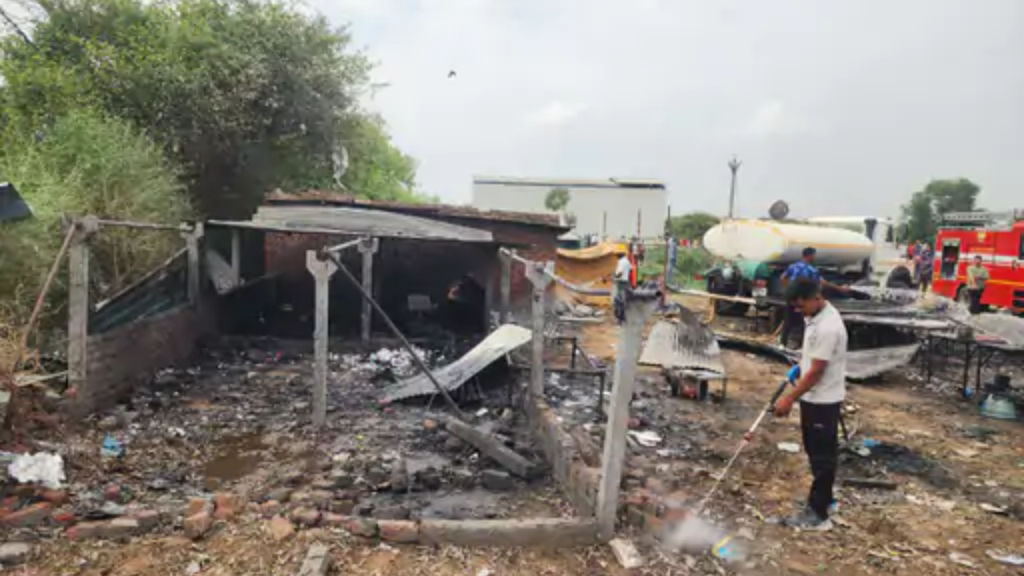 Ahmedabad: अहमदाबाद में अवैध पटाखा फैक्टरी में भीषण विस्फोट, 8 की मौत; 15 घायल