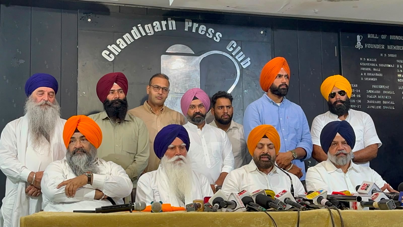 Chandigarh: ‘मिट्टी पंजाब दी’ फेम रैबी कंडोला की सियासी एंट्री, वारिस पंजाब दे में शामिल