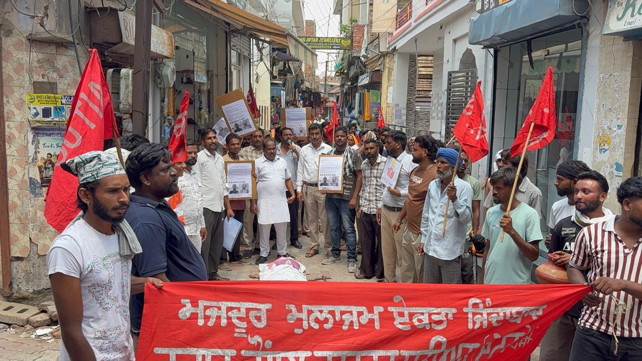 Derabassi: डेराबस्सी में अतिक्रमण पर कार्रवाई तेज, नगर परिषद ने हटाए सड़क किनारे लगे कब्जे