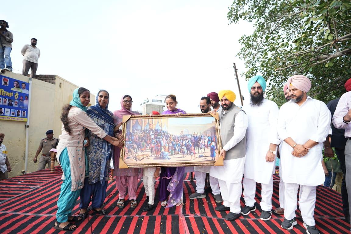 Moga: लोक मिलनी से सीएम मान का चुनावी शंखनाद, बोले- विपक्ष बिखरा, पंजाब में फिर लौटेगी आप सरकार