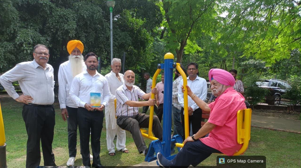 Chandigarh: चंडीगढ़ के सेक्टर-36 में फिटनेस और हरियाली को मिला बढ़ावा, ओपन जिम के साथ चला पौधारोपण अभियान