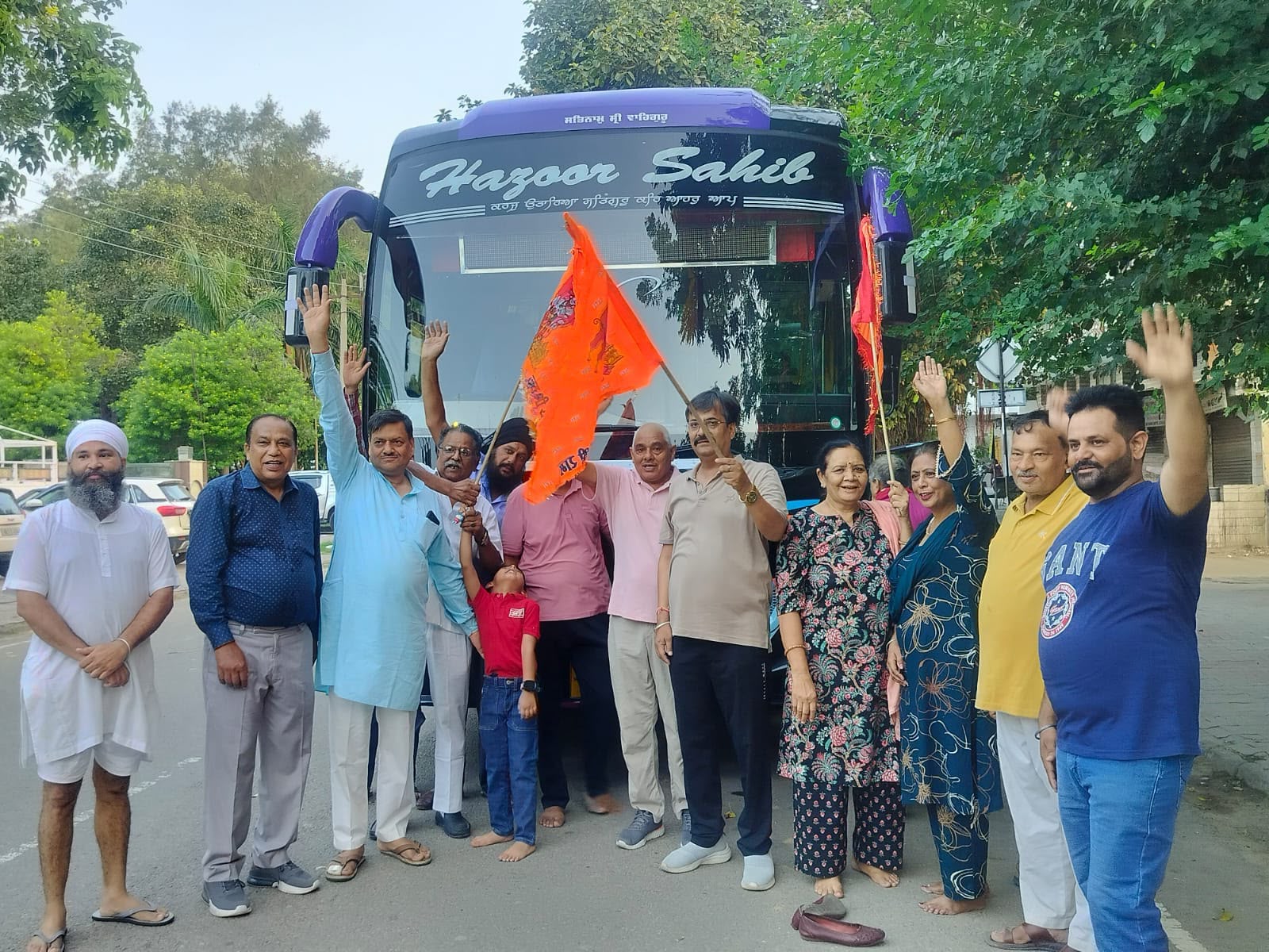 Chandigarh: जयकारों के बीच माता बाला सुंदरी धाम के लिए निकला श्रद्धालुओं का जत्था