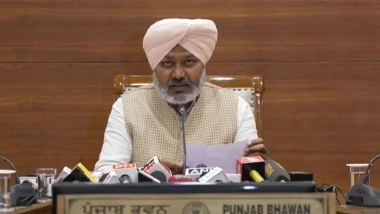 Chandigarh: बेअदबी मामलों पर सियासी वार-पलटवार तेज, चीमा ने कांग्रेस-अकाली दोनों को कठघरे में खड़ा किया