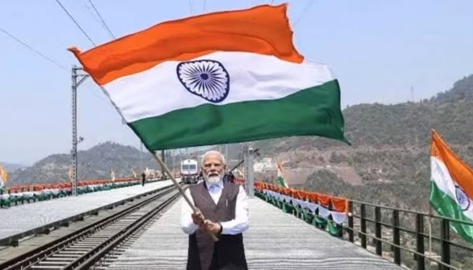New Delhi: ‘सूर्यपथ तिरंगा’ से दुनिया में गूंजेगा देशभक्ति का संदेश, फिजी से सैन फ्रांसिस्को तक जुड़ेंगे 50 से अधिक भारतीय मिशन