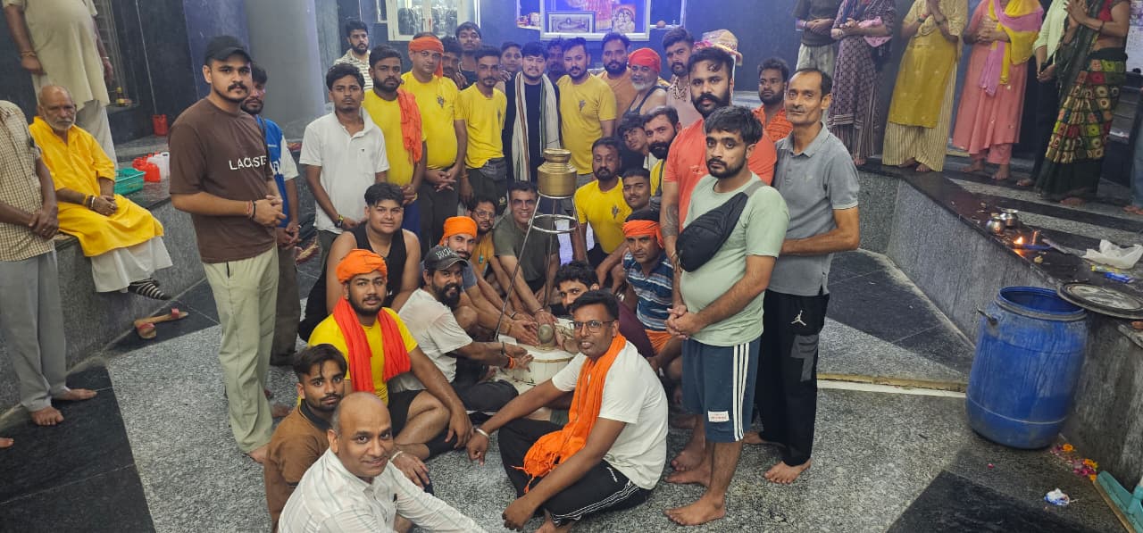 Derabassi: हर-हर महादेव के जयकारों से गूंजा डेराबस्सी, डाक कांवड़ियों ने गंगाजल से किया भोलेनाथ का अभिषेक