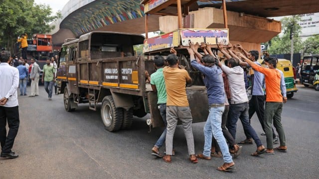 Mohali: ‘जिसने सामान को हाथ लगाया, उसका गुट्ट वढ़ दूं’; निगम की कार्रवाई के दौरान धमकी का वीडियो वायरल