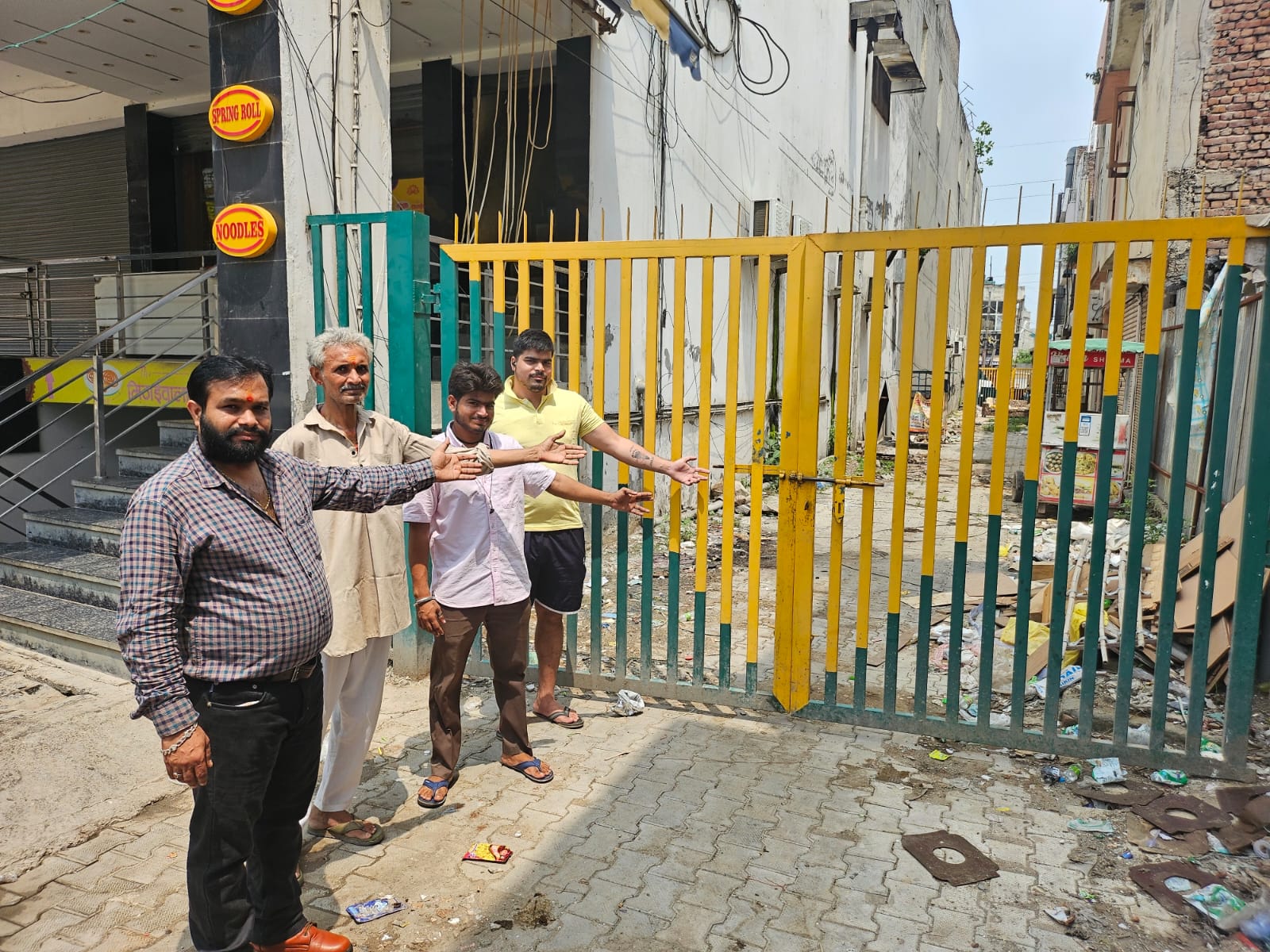 Zirakpur: झाड़ियां, गंदगी और बिना गेट के श्मशान घाट; ग्रामीणों ने नगर परिषद को घेरा