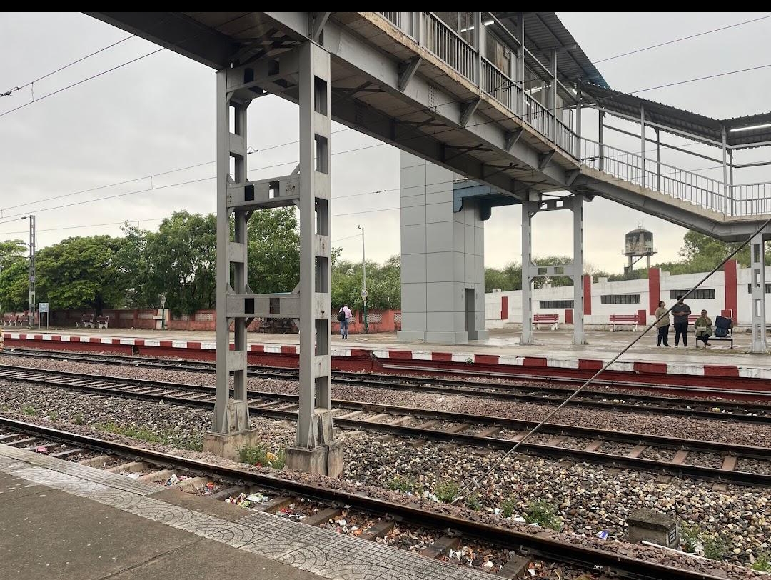 Mohali: कुंभड़ा की महिला ने रेलवे ट्रैक पर ट्रेन के आगे कूदकर दी जान, पारिवारिक तनाव में होने की बात सामने आई