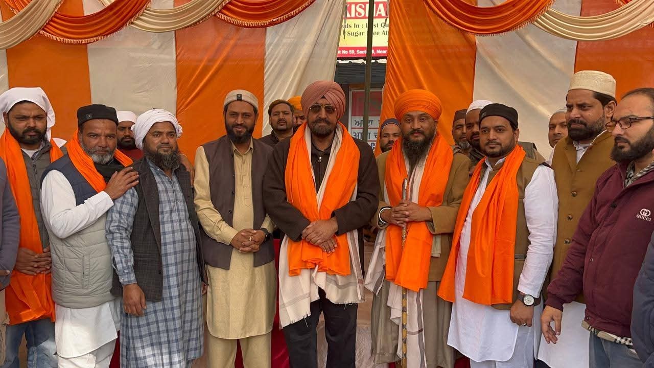 डेराबस्सी में मुस्लिम भाईचारे ने दी बड़ी मिसाल, साहिबजादों की शहादत की याद में मुस्लिम वेलफेयर कमेटी (8360) ने लगाया लंगर