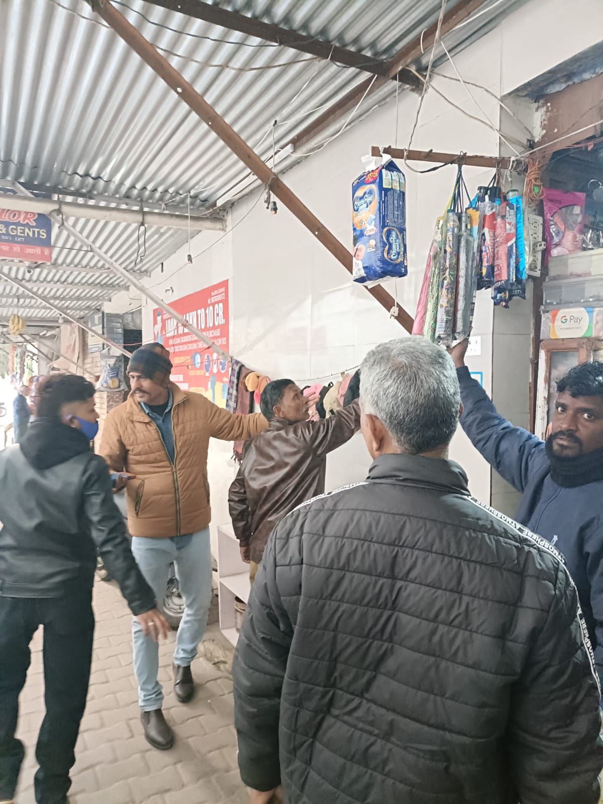 नगर निगम की सख्ती: अतिक्रमण विरोधी अभियान तेज, 124 चालान जारी, बाजार गलियारे खाली