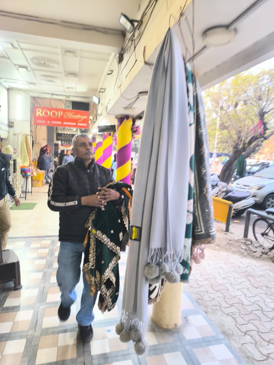 नगर निगम की सख्ती: अतिक्रमण विरोधी अभियान तेज, 124 चालान जारी, बाजार गलियारे खाली