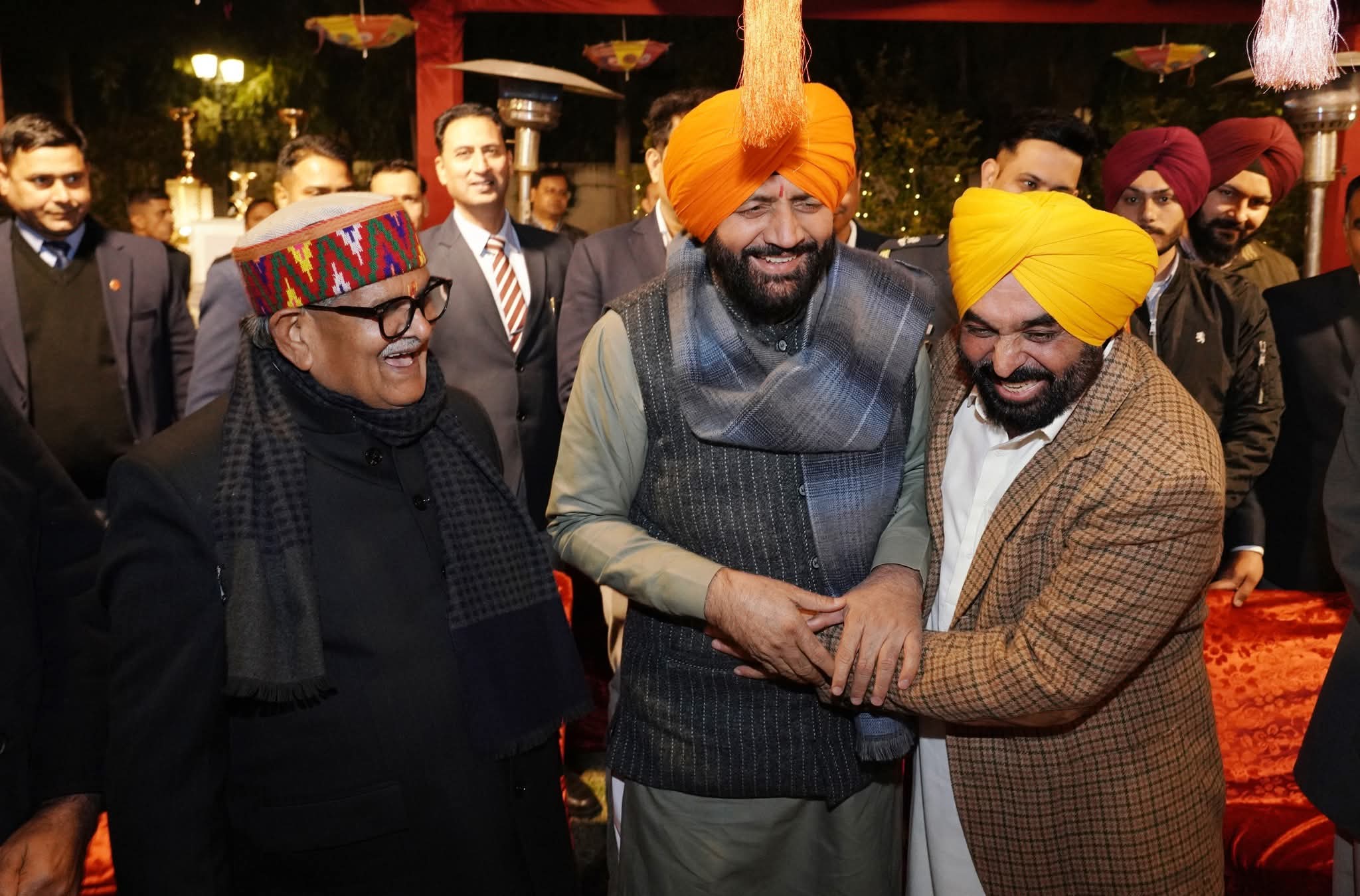 पंजाब लोक भवन में पारंपरिक पंजाबी अंदाज़ में मनाई गई लोहड़ी