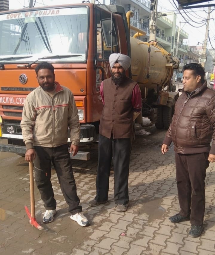 शिवालिक विहार समेत चार इलाकों में खुलीं बंद सीवरेज लाइनें, लोगों को मिली राहत