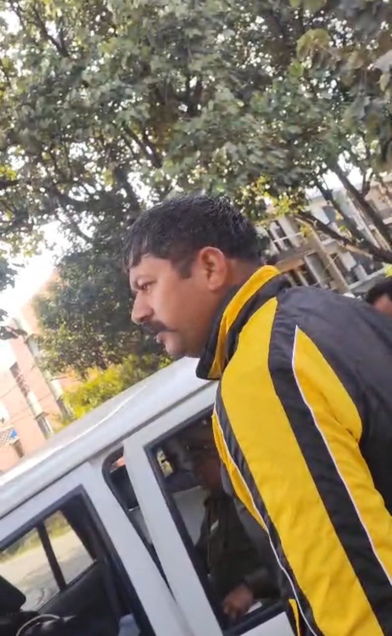 स्कूल गेट पर खून से सनी दोपहर, 11वीं के छात्र पर चाकूबाजी से मची सनसनी