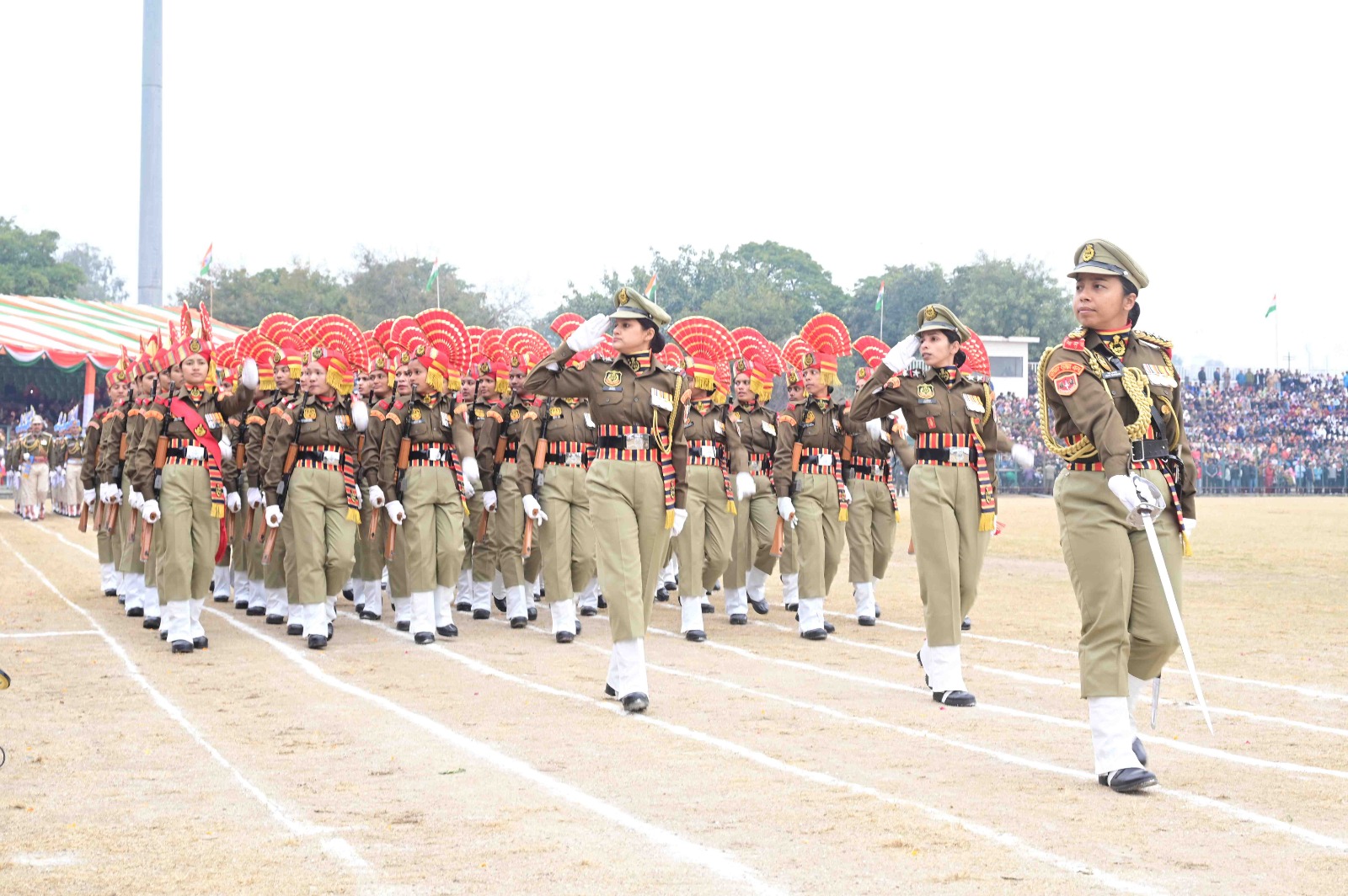 जम्मू में उपराज्यपाल मनोज सिन्हा ने फहराया राष्ट्रीय ध्वज