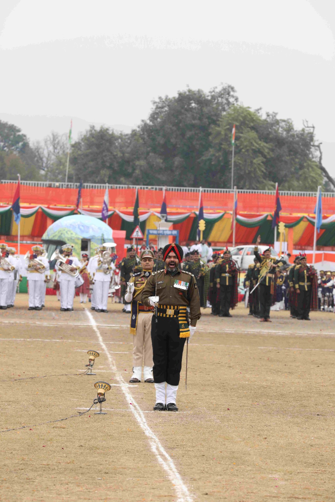 जम्मू में उपराज्यपाल मनोज सिन्हा ने फहराया राष्ट्रीय ध्वज
