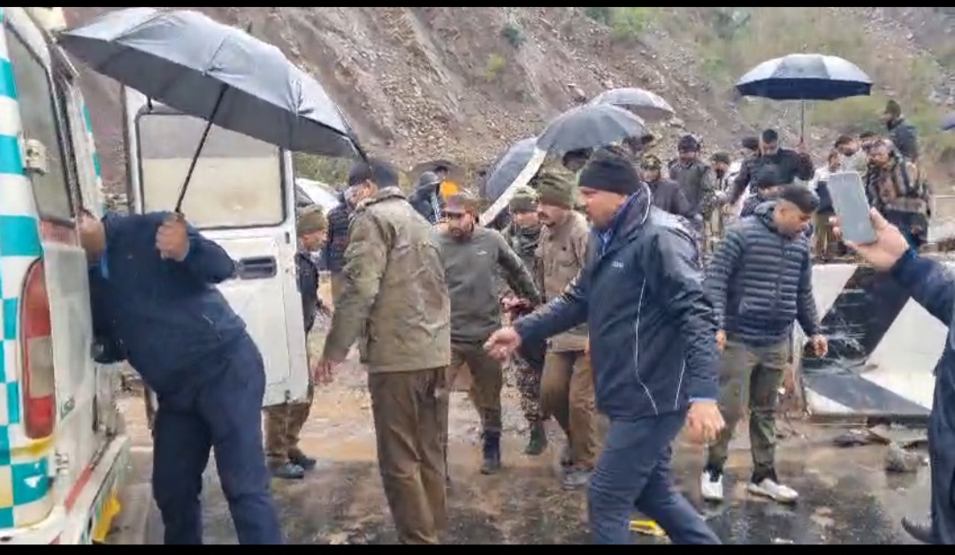 उधमपुर में दर्दनाक सड़क हादसा, CRPF जवान समेत 4 की मौत, कई घायल