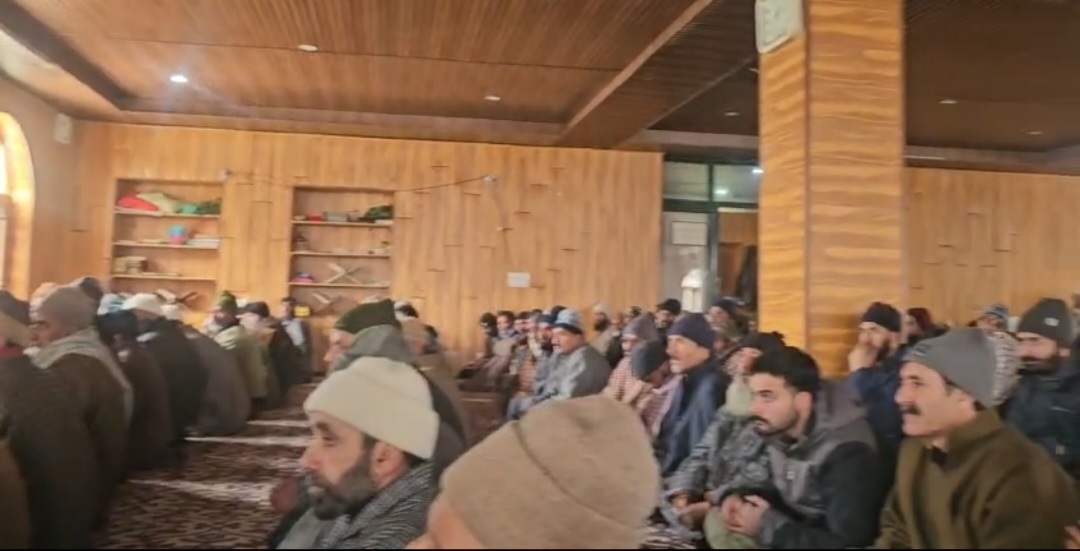 गुरेज में पहली बार मस्जिद के मिम्बर से नशे और ऑनलाइन जुए के खिलाफ उतरे SHO, युवाओं को दिया जागरूकता का संदेश