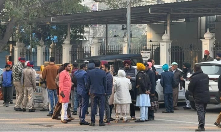 जालंधर में आप नेता की हत्या:  गुरुद्वारे में मत्था टेककर निकले थे लक्की ओबेराॅय, सामने आई सीसीटीवी फुटेज