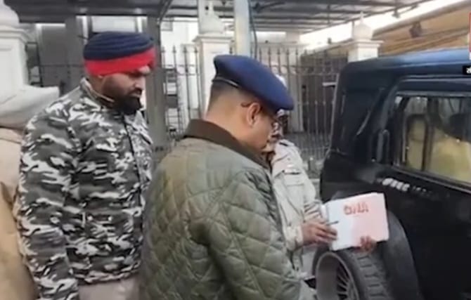 जालंधर में आप नेता की हत्या:  गुरुद्वारे में मत्था टेककर निकले थे लक्की ओबेराॅय, सामने आई सीसीटीवी फुटेज