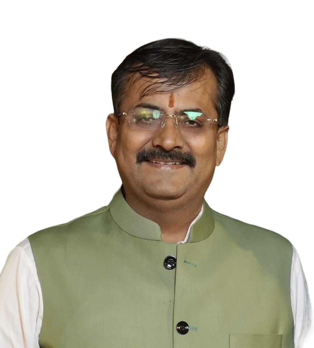 सेक्टर-20 मस्जिद से सटी अवैध कपड़ा मार्केट पर निगम की कार्रवाई सही दिशा में कदम