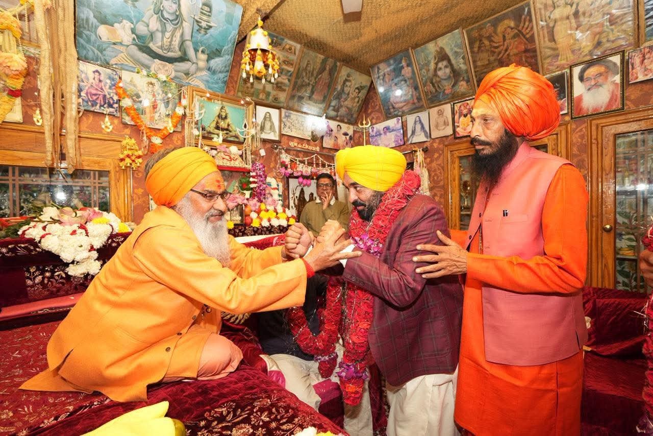 महाशिवरात्रि पर रणकेश्वर महादेव मंदिर में जुटे नतमस्तक हुआ सीएम सहित शीर्ष नेता , ऐतिहासिक धरोहर में गूंजी शिवभक्ति
