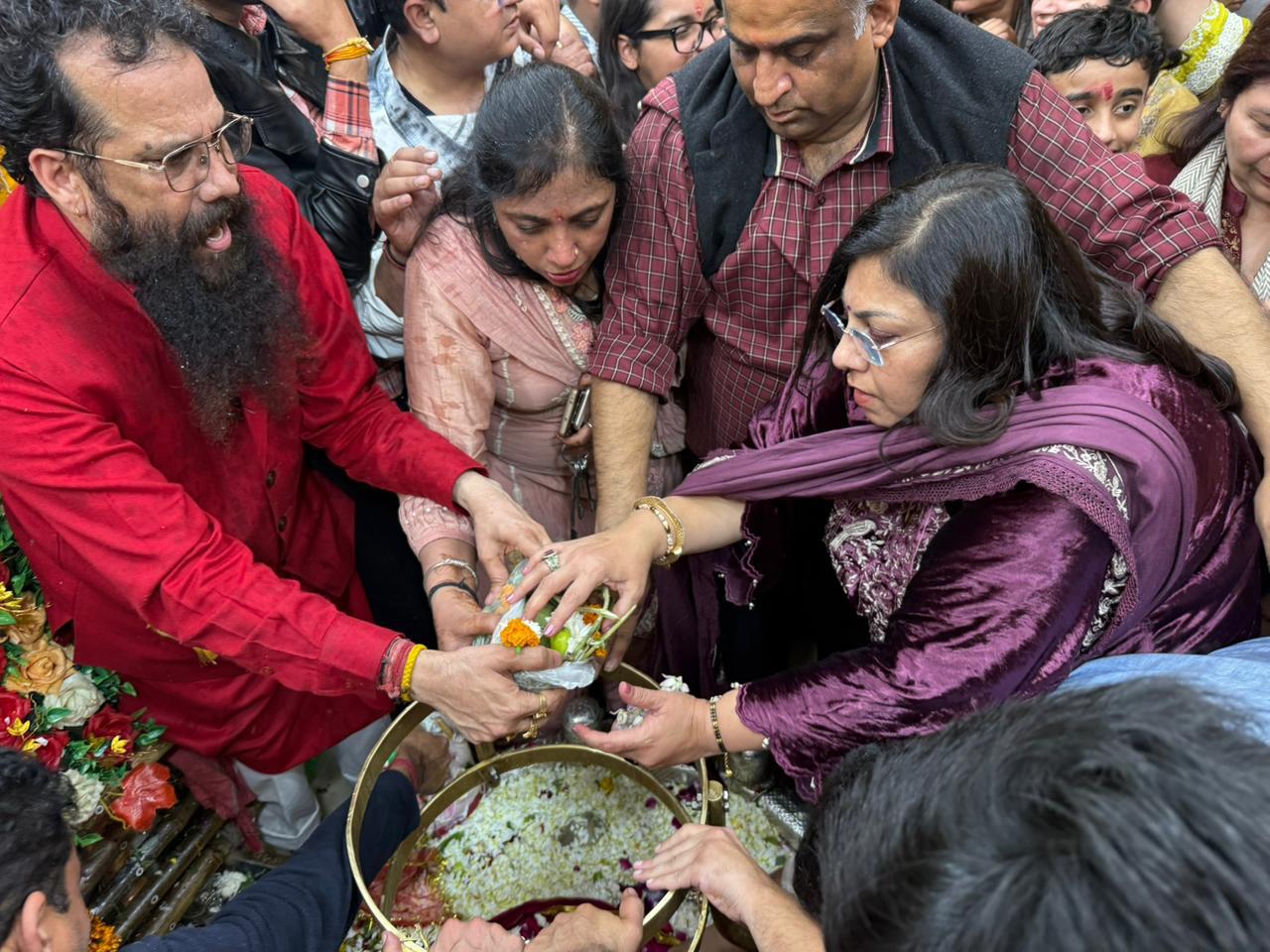 महाशिवरात्रि पर शिवभक्ति में रमे मंत्री दंपति, रुद्राभिषेक व अर्चना में लिया हिस्सा