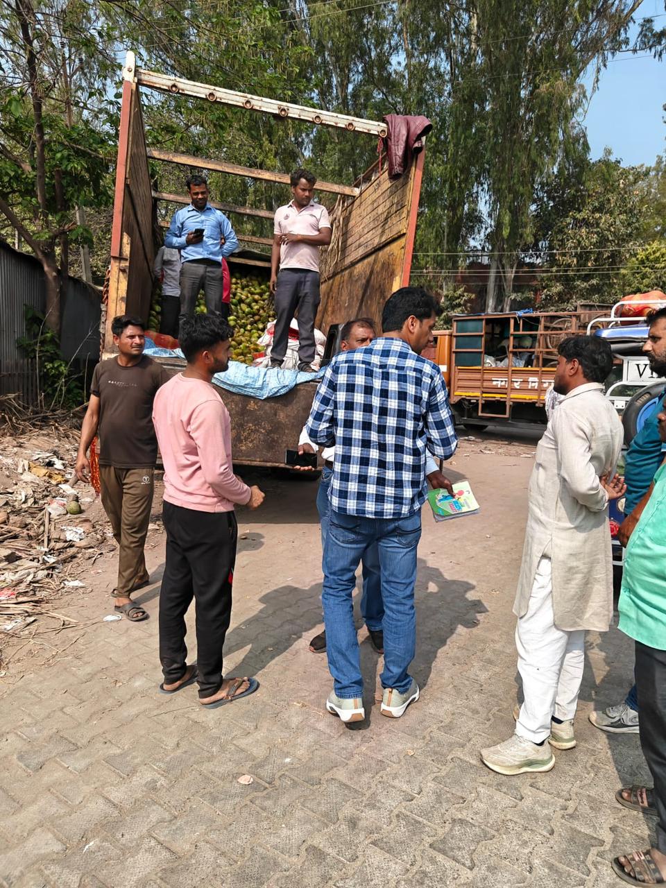 नगर निगम का अतिक्रमण के खिलाफ बड़ा अभियान, 3 ट्रक जब्त, 53 चालान काटे