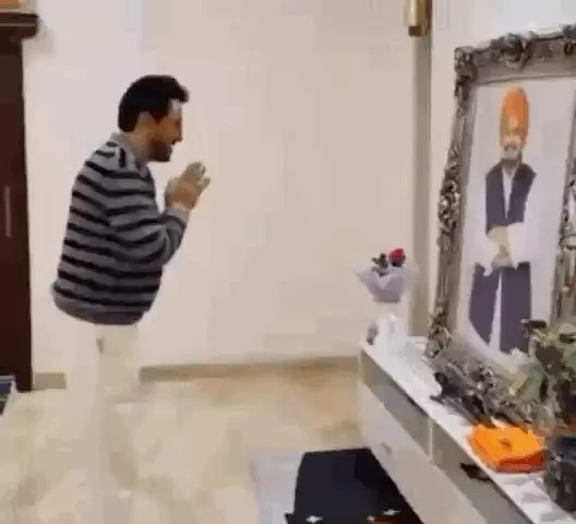 सिद्धू मूसेवाला की हवेली पहुंचे सिंगर गुरदास मान:छोटे सिद्धू के पैर छुए, बोले- यह बिल्कुल हूबहू वही है, मूसेवाला के सम्मान में पढ़ी कविता