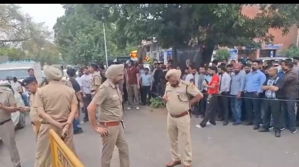 चंडीगढ़ में दिनदहाड़े मर्डर: जिम से लौट रहे युवक पर 9 गोलियां बरसाईं