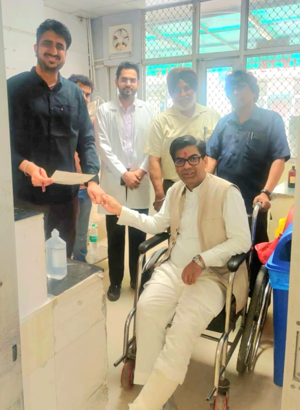 चंडीगढ़ के मेयर सौरभ जोशी का“पैर मुड़ा, लेकिन कदम नहीं रुके