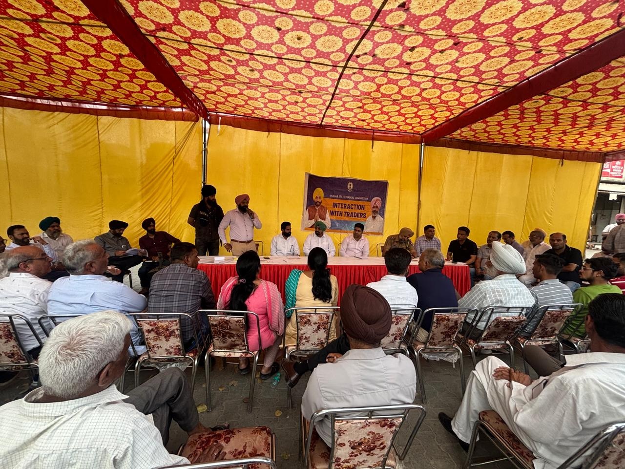गुलाबगढ़ रोड पर ट्रेडर्स कमीशन की बैठक, व्यापारियों की समस्याओं के त्वरित समाधान के निर्देश