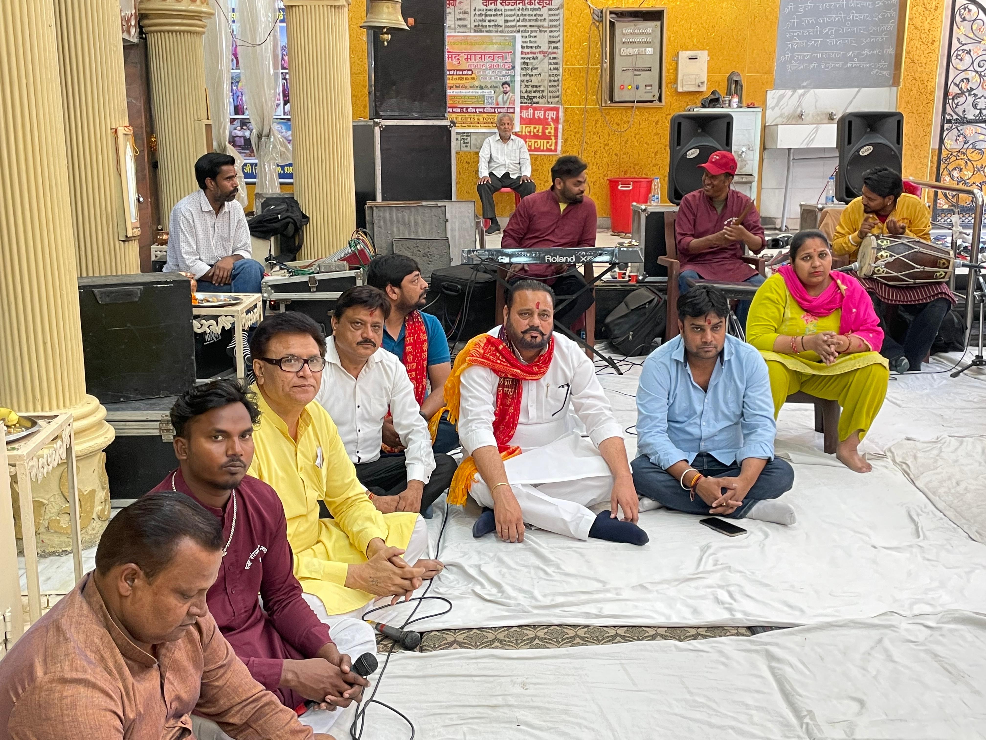 हनुमान जयंती पर मंदिरों में नतमस्तक हुए बबली ढिल्लों -- विभिन्न मंदिरों में माथा टेक कर शहरवासियों को दी शुभकामनाएं, सुख-समृद्धि की कामना