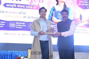 Haldwani: कुमाऊं में छात्रवृत्ति वितरण समारोह, मेधावी छात्रों को मिला सम्मान